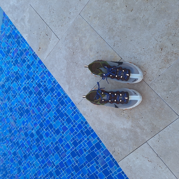 Nike Green and Blue Athletic Shoes - Picture 2 of 6